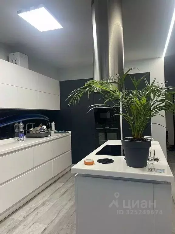 3-к кв. Тюменская область, Тюмень ул. Мельникайте, 30 (106.7 м) - Фото 1