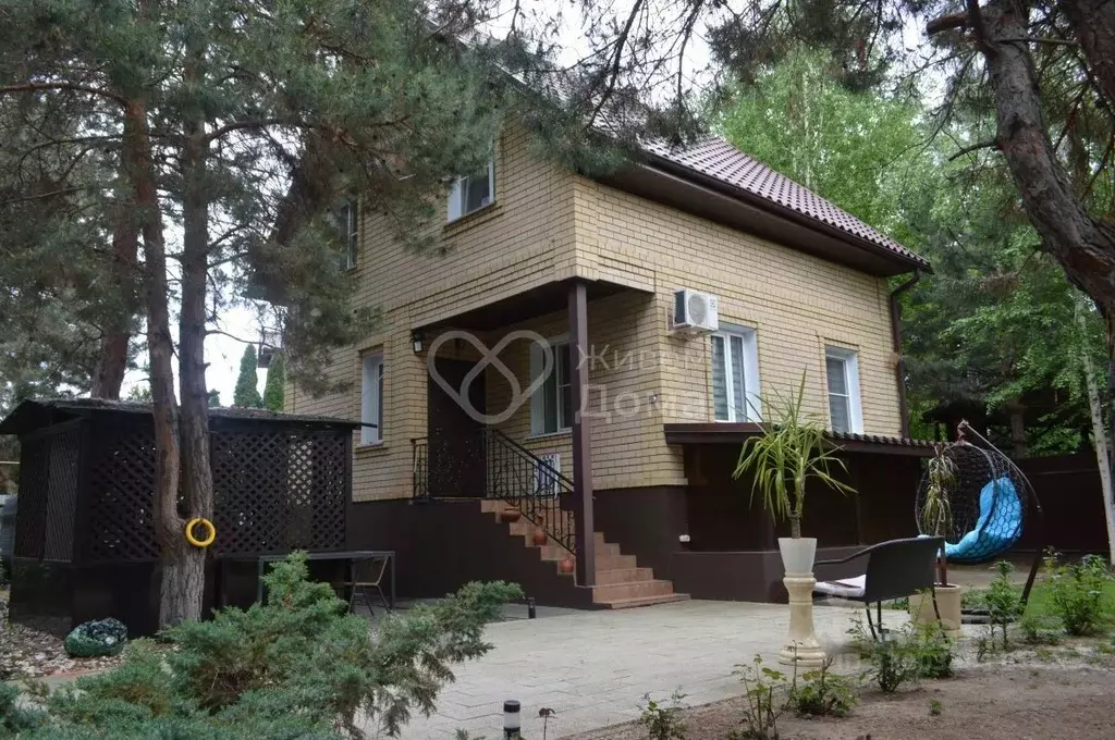 Дом в Волгоградская область, Среднеахтубинский район, Ахтубинское ... - Фото 1
