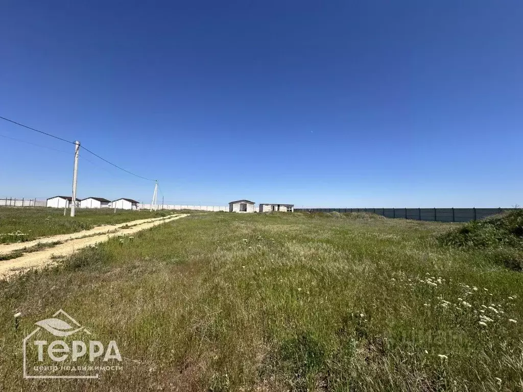 Участок в Крым, Сакский район, с. Молочное ул. Пионерская (6.0 сот.) - Фото 0