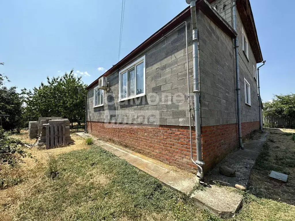 Дом в Краснодарский край, Кореновский район, Дядьковская ст-ца ... - Фото 1