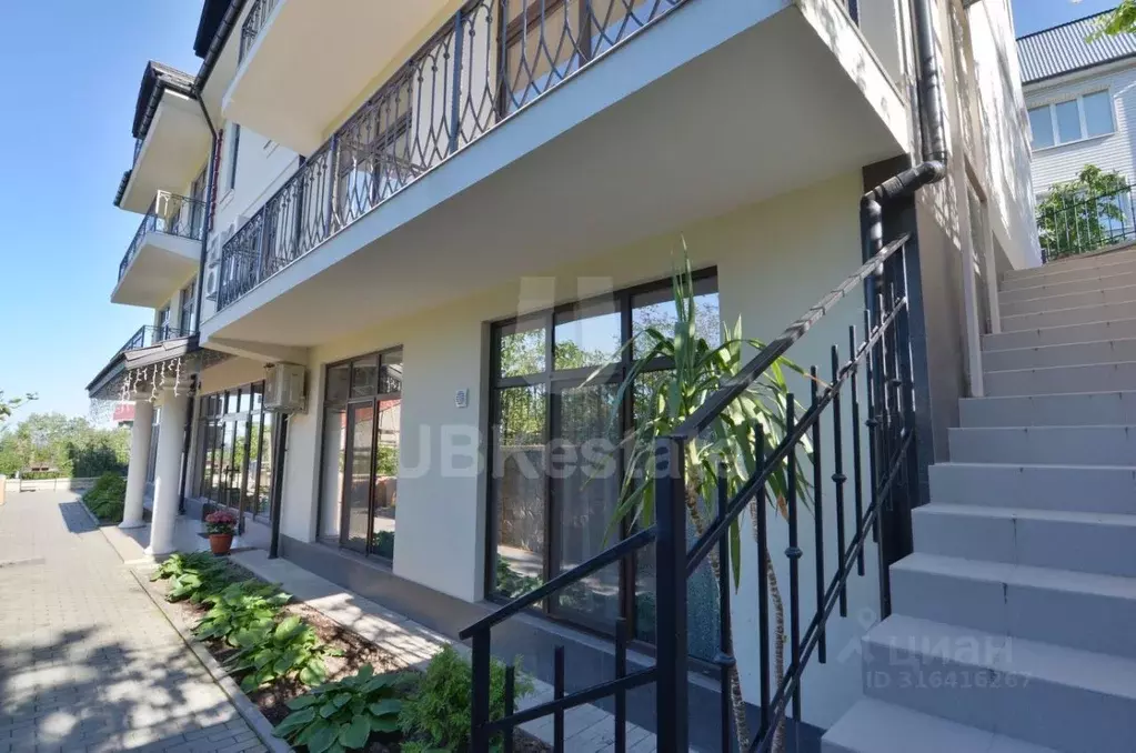 Дом в Крым, Алушта муниципальный округ, с. Лазурное ул. Слуцкого, 10 ... - Фото 0