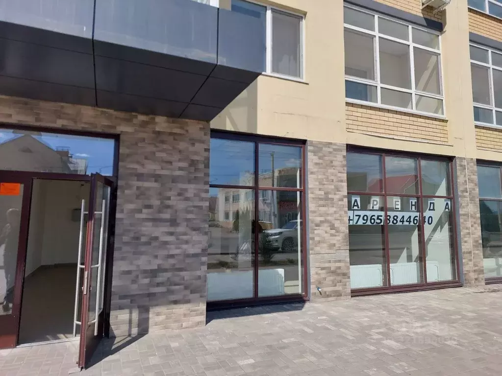 Торговая площадь в Саратовская область, Балаково ул. Комарова, 77 (110 ... - Фото 1