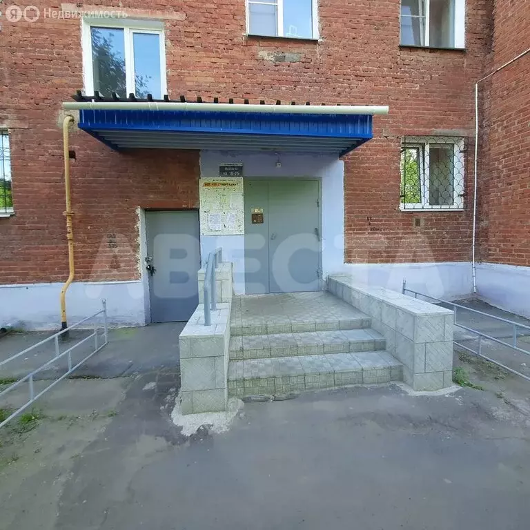 3-комнатная квартира: Омск, улица Химиков, 20 (62.1 м) - Фото 1