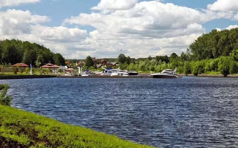 Участок в Московская область, Мытищи городской округ, с. Марфино ул. ... - Фото 0