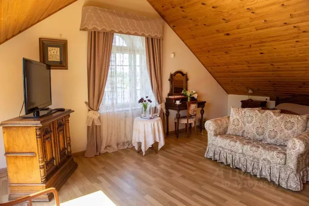 Комната Псковская область, Псков ул. Воеводы Шуйского, 17 - Фото 1