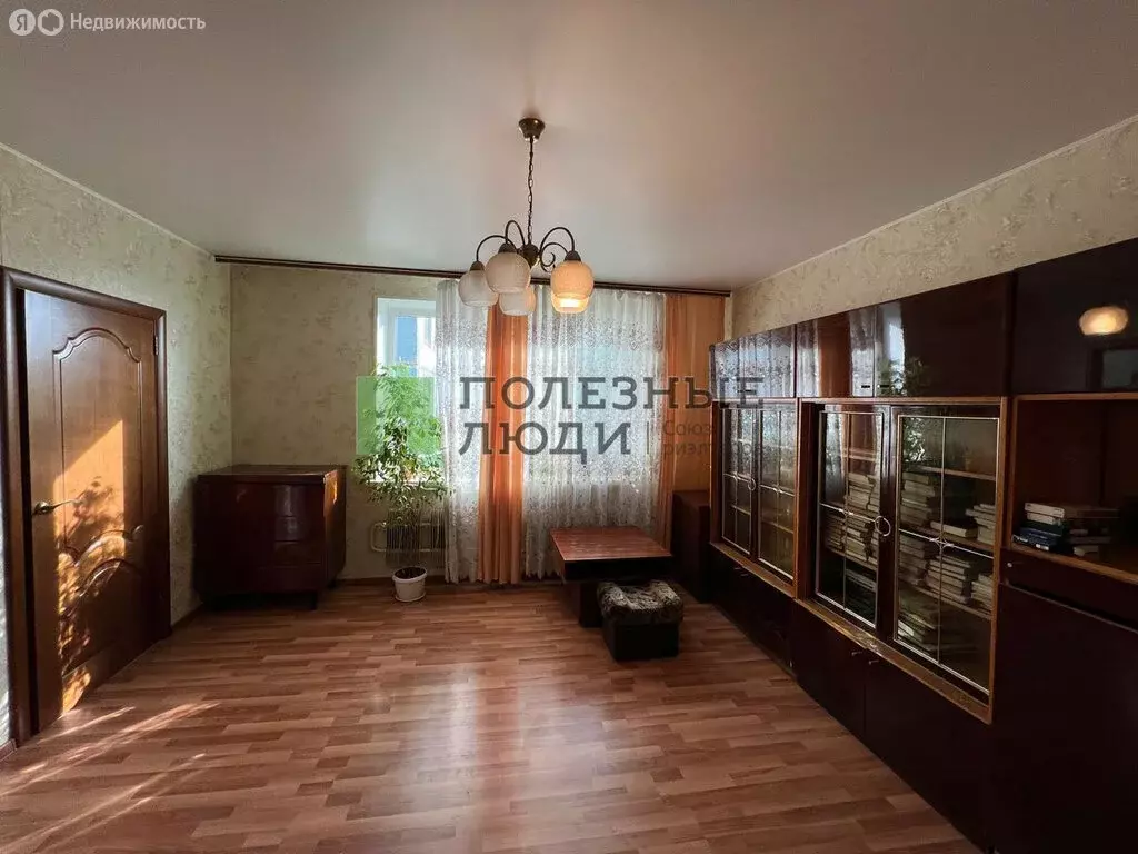 3-комнатная квартира: Мценск, улица Машиностроителей, 12 (82 м) - Фото 1