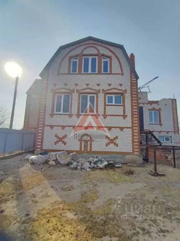 Дом в Астраханская область, Икрянинский район, Красные Баррикады пгт ... - Фото 0