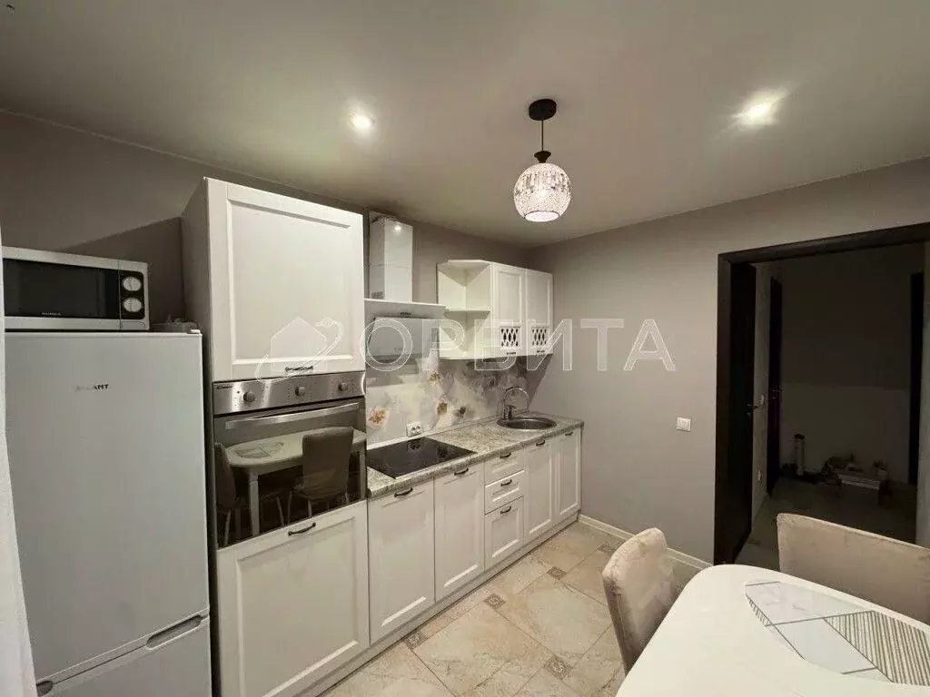 2-к кв. Тюменская область, Тюмень ул. Максима Горького, 10 (46.4 м) - Фото 2