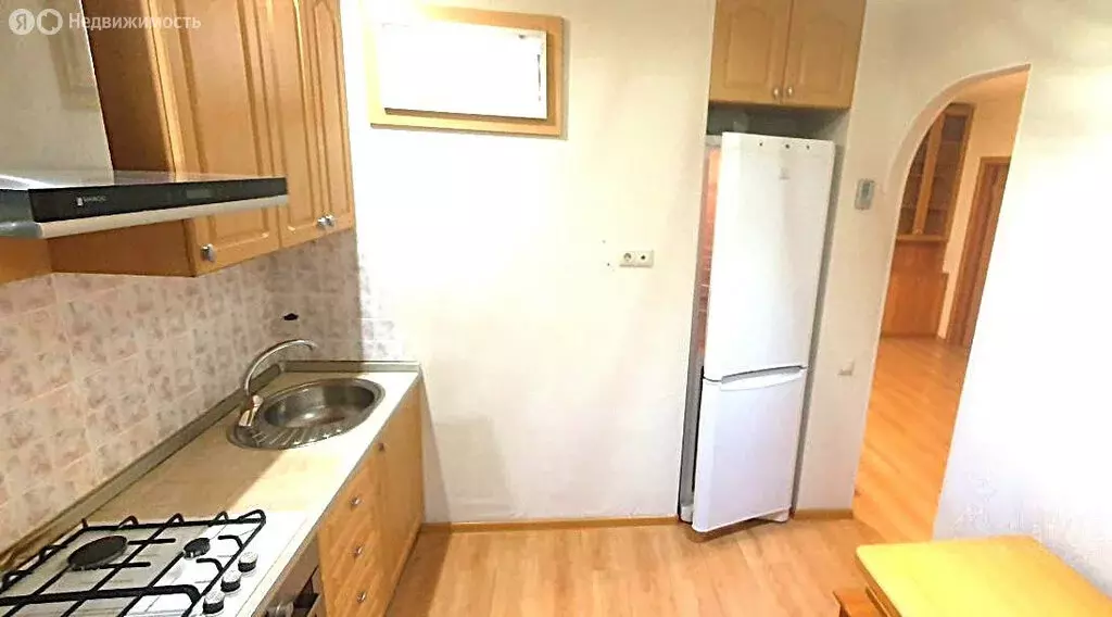 3-комнатная квартира: Уфа, улица Комарова, 36Б (41 м) - Фото 1