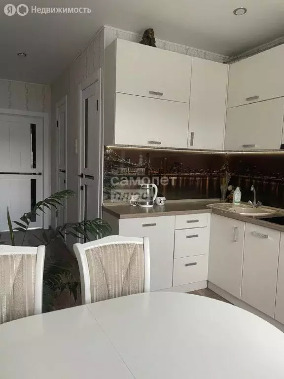 2-комнатная квартира: Златоуст, улица 40-летия Победы, 42 (57 м) - Фото 1