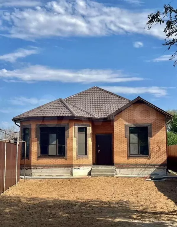 Дом в Астраханская область, Астрахань ул. Пирогова (105 м) - Фото 1