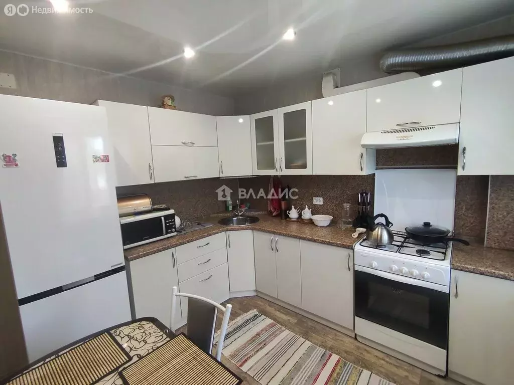 3-комнатная квартира: Ковров, улица Першутова, 35/1 (63.1 м) - Фото 0