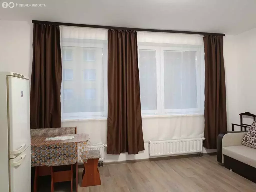 Квартира-студия: Екатеринбург, улица Академика Ландау, 49 (27.5 м) - Фото 0