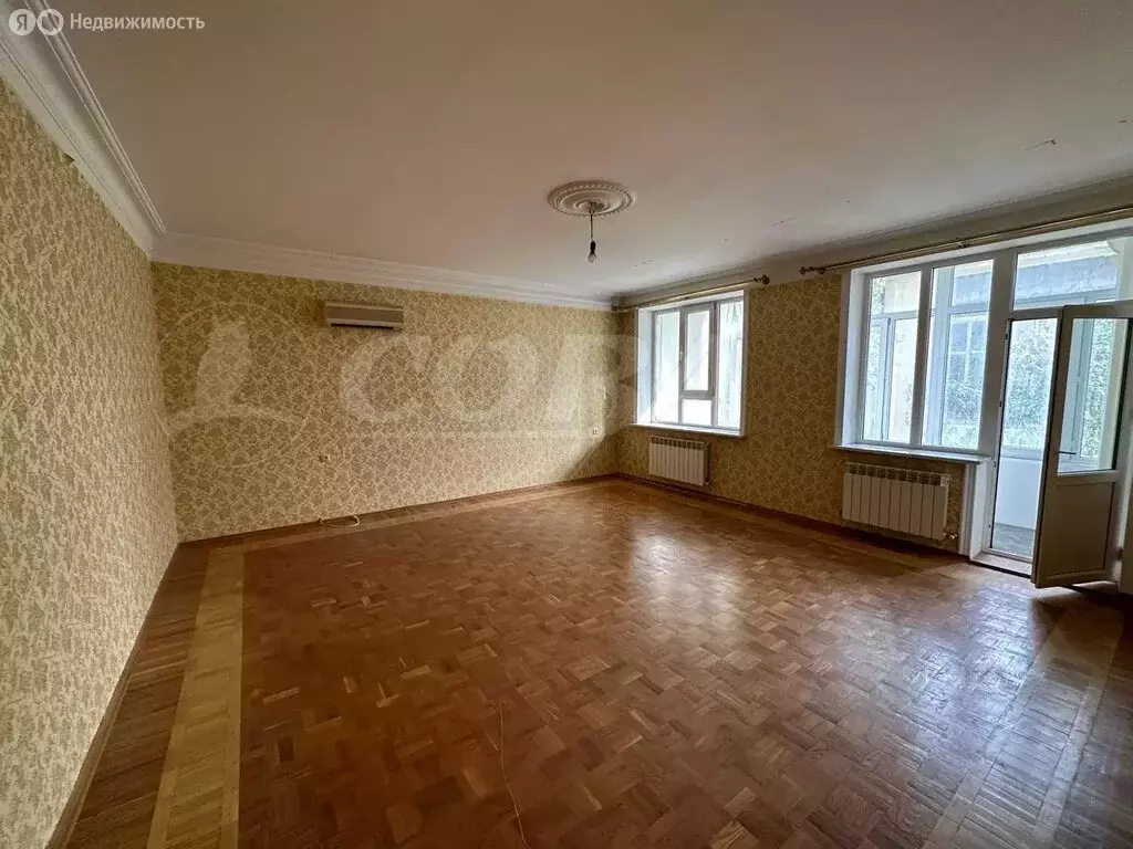 4-комнатная квартира: Махачкала, улица Коркмасова, 24В (155 м) - Фото 1