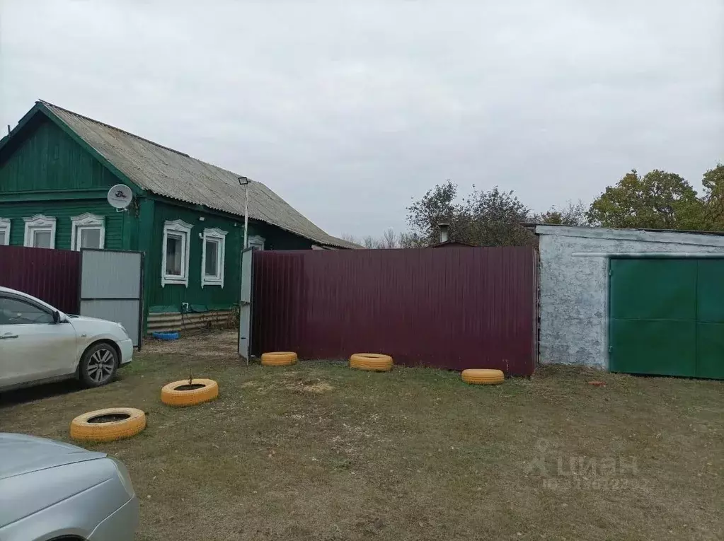 Дом в Саратовская область, Петровский район, Пригородное муниципальное ... - Фото 1