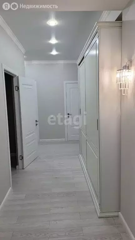 2-комнатная квартира: Пятигорск, улица Адмиральского, 1А (68.9 м) - Фото 1
