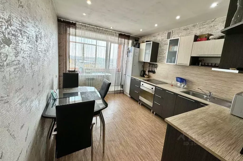 3-к кв. Хакасия, Черногорск Линейная ул., 249 (81.5 м) - Фото 0