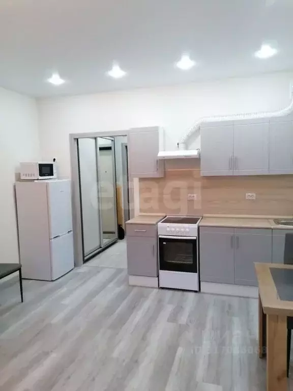 Студия Тюменская область, Тюмень ул. Парада Победы, 17 (25.8 м) - Фото 1