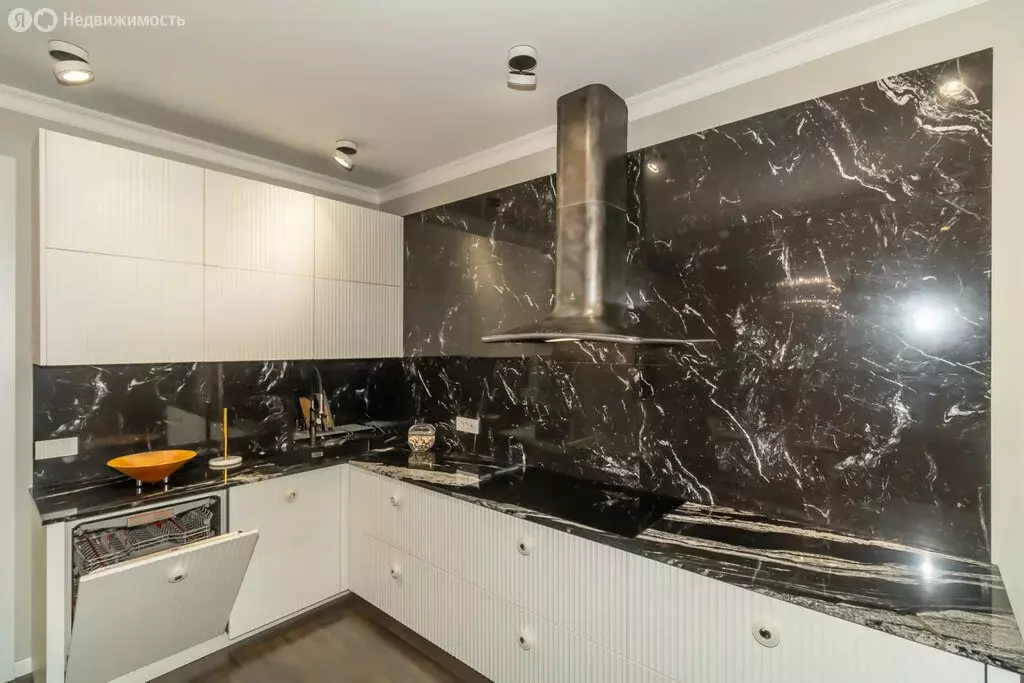 3-комнатная квартира: Челябинск, улица Свободы, 77 (88 м) - Фото 1