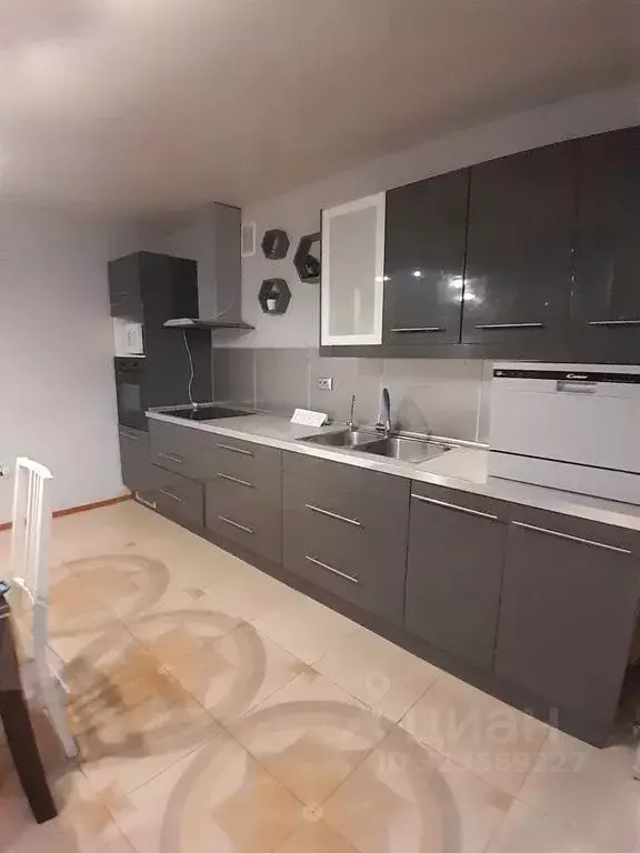 Дом в Свердловская область, Екатеринбург муниципальное образование, ... - Фото 1