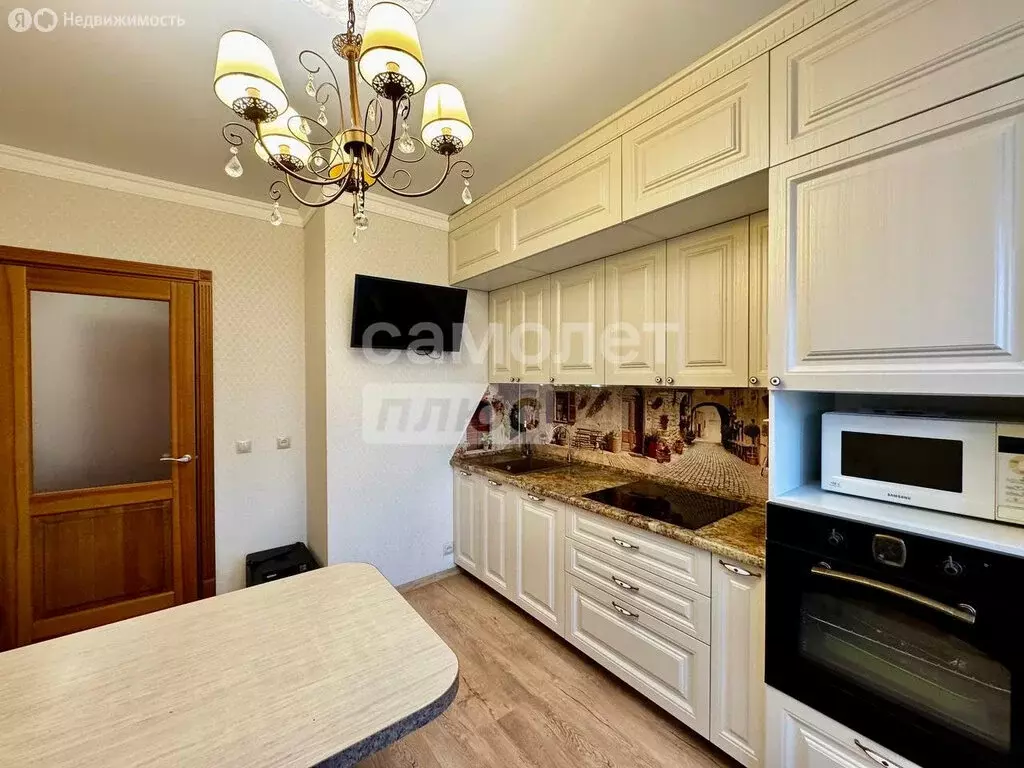 2-комнатная квартира: Тюмень, улица Тимофея Чаркова, 81 (54 м) - Фото 1