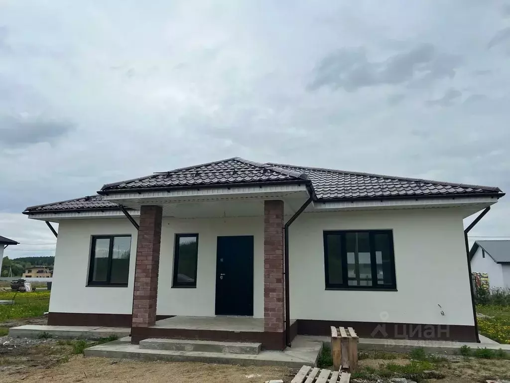 Дом в Свердловская область, Сысертский муниципальный округ, д. ... - Фото 1