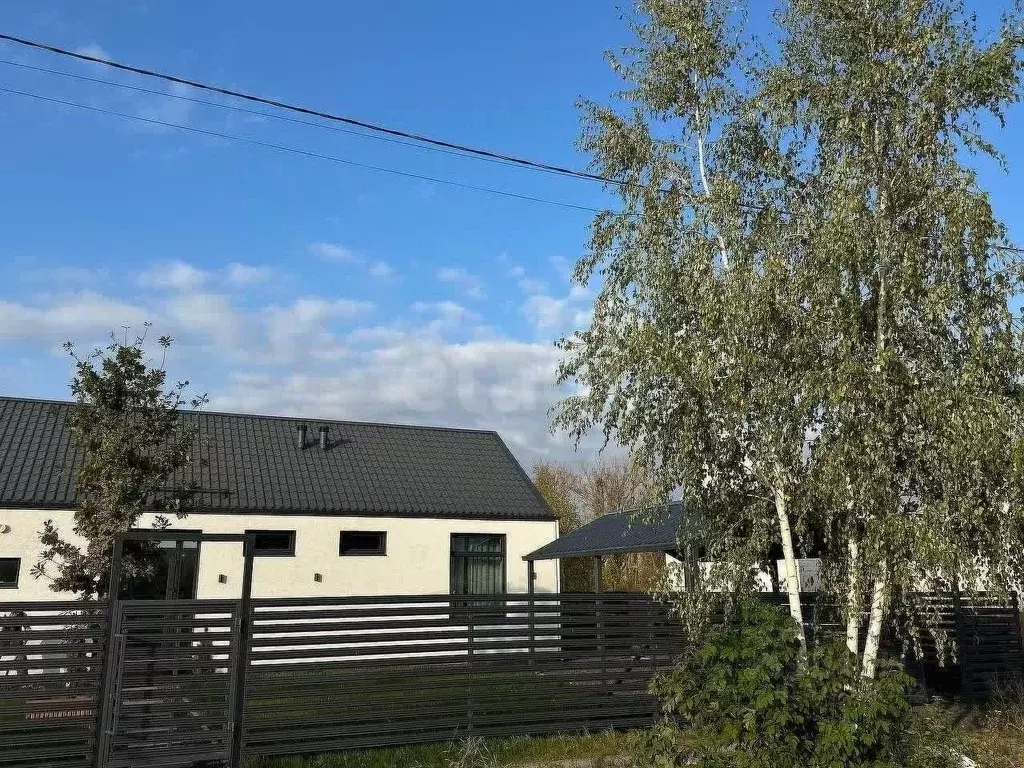 Дом в Курская область, Курский район, Нижнемедведицкий сельсовет ул. ... - Фото 1