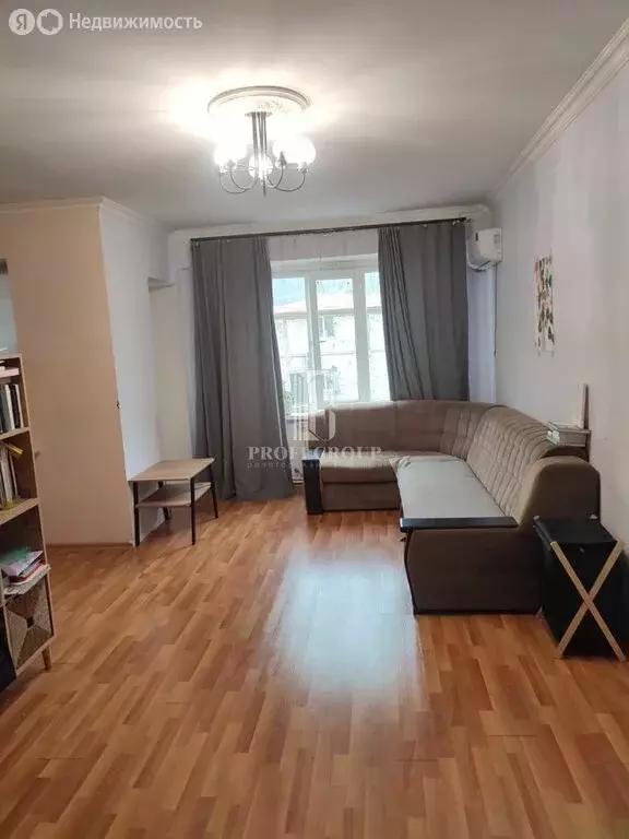 1-комнатная квартира: Махачкала, улица Ирчи Казака, 9Б (56 м) - Фото 1