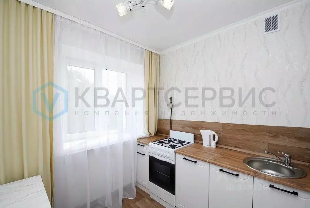 3-к кв. Омская область, Омск просп. Космический, 25 (44.7 м) - Фото 0