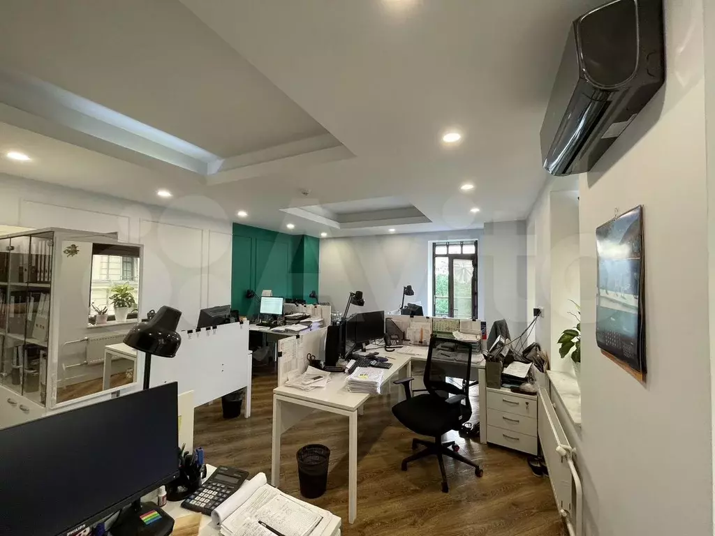 Офис с новым ремонтом и балконом, 280м2 - Фото 1