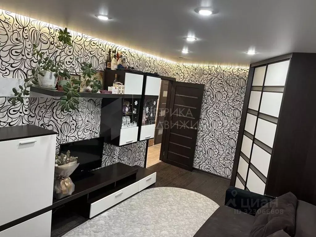 3-к кв. Тюменская область, Тюмень ул. Воровского, 21 (61.8 м) - Фото 1