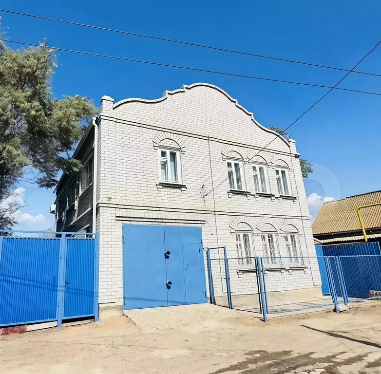 Дом в Астраханская область, Астрахань ул. 2-я Дорожная (200 м) - Фото 1