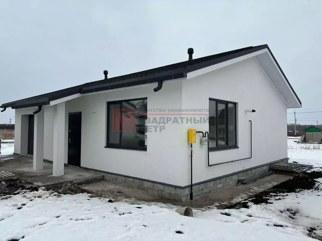 Дом в Белгородская область, Старооскольский городской округ, с. ... - Фото 0