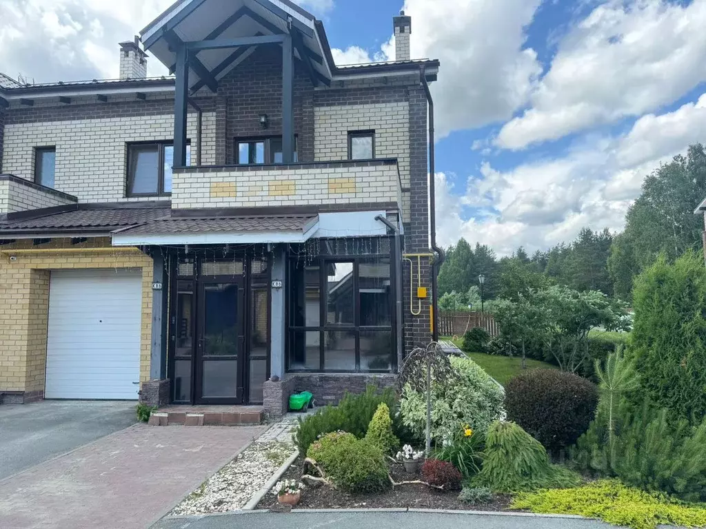 Таунхаус в Свердловская область, Екатеринбург ул. Загорская, 23 (240 ... - Фото 1