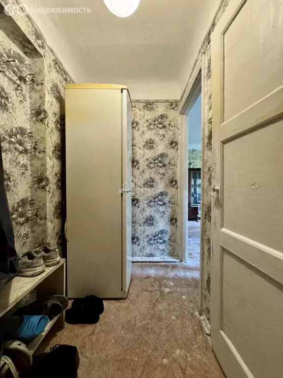 3-комнатная квартира: Челябинск, улица Руставели, 10 (55 м) - Фото 0