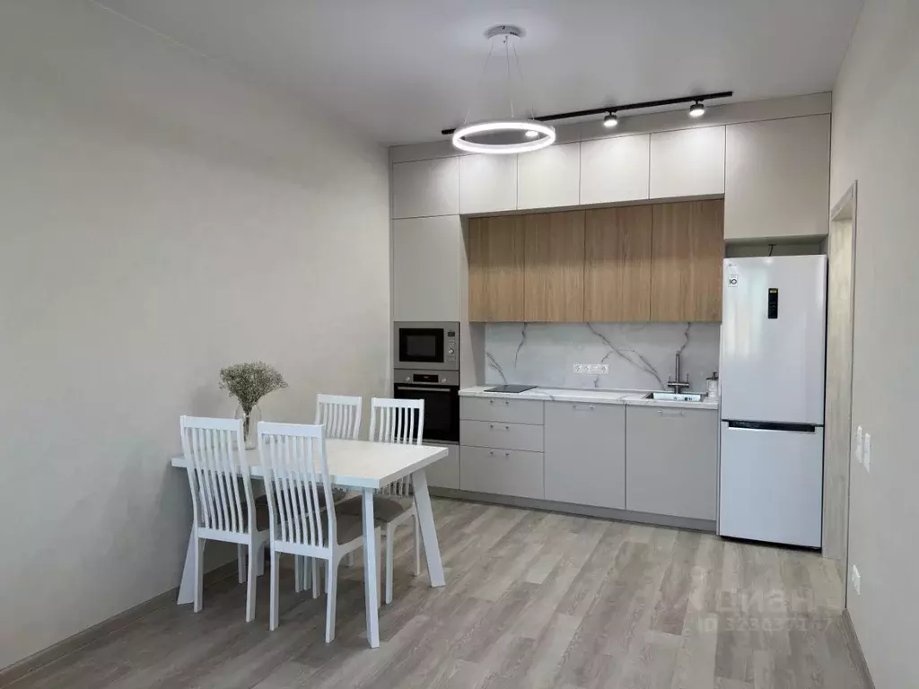 2-к кв. Тюменская область, Тюмень ул. Братьев Бондаревых, 1 (67.5 м) - Фото 1