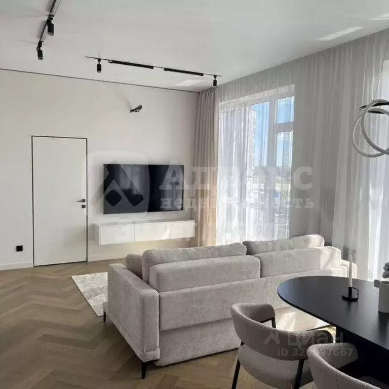 2-к кв. Тюменская область, Тюмень ул. Пожарных и Спасателей, 1 (82.0 ... - Фото 2