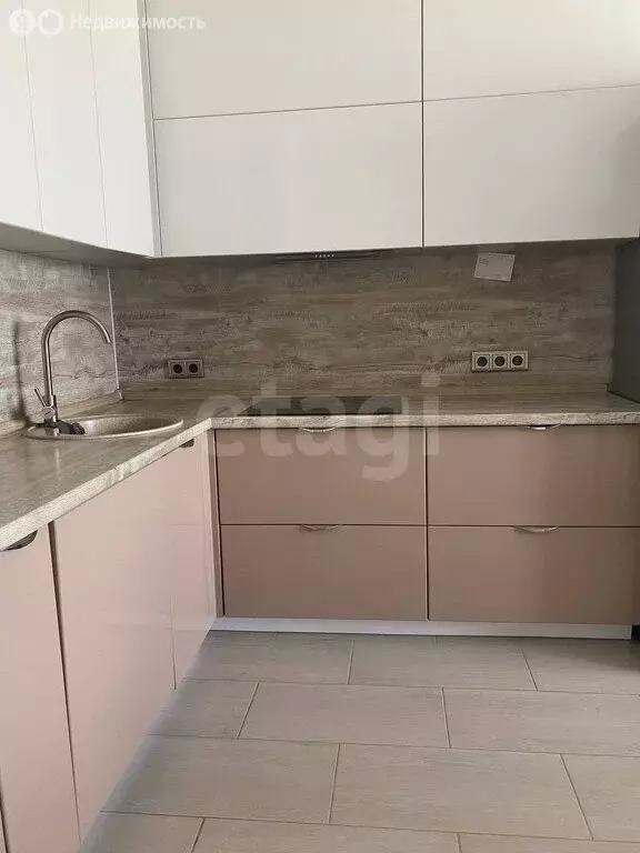 3-комнатная квартира: Тюмень, улица Мельникайте, 144А (80 м) - Фото 1