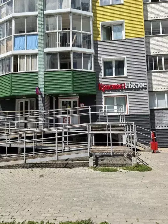 Помещение свободного назначения в Алтайский край, Барнаул просп. ... - Фото 1