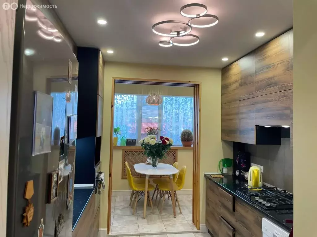 3-комнатная квартира: Пятигорск, улица Адмиральского, 2К4 (76 м) - Фото 1