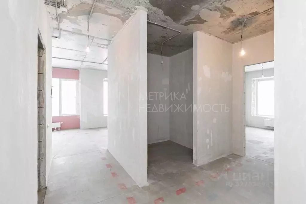 3-к кв. Тюменская область, Тюмень ул. Тимофея Чаркова, 93 (88.0 м) - Фото 1