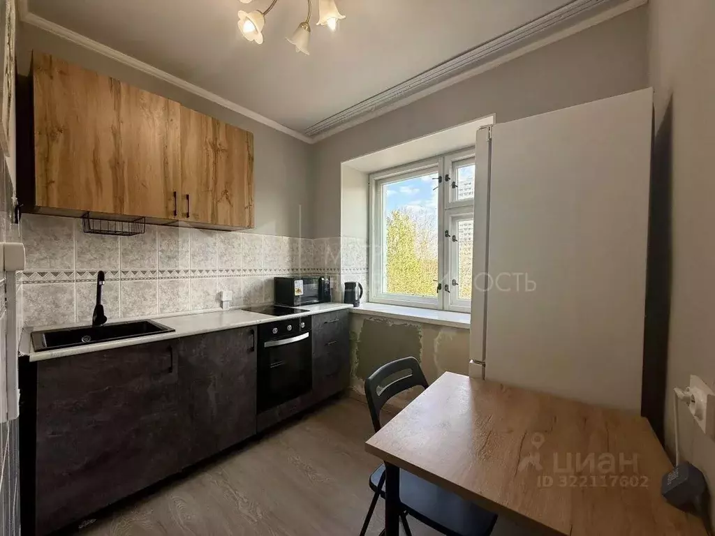 3-к кв. Тюменская область, Тюмень ул. 50 лет ВЛКСМ, 101 (49.6 м) - Фото 1