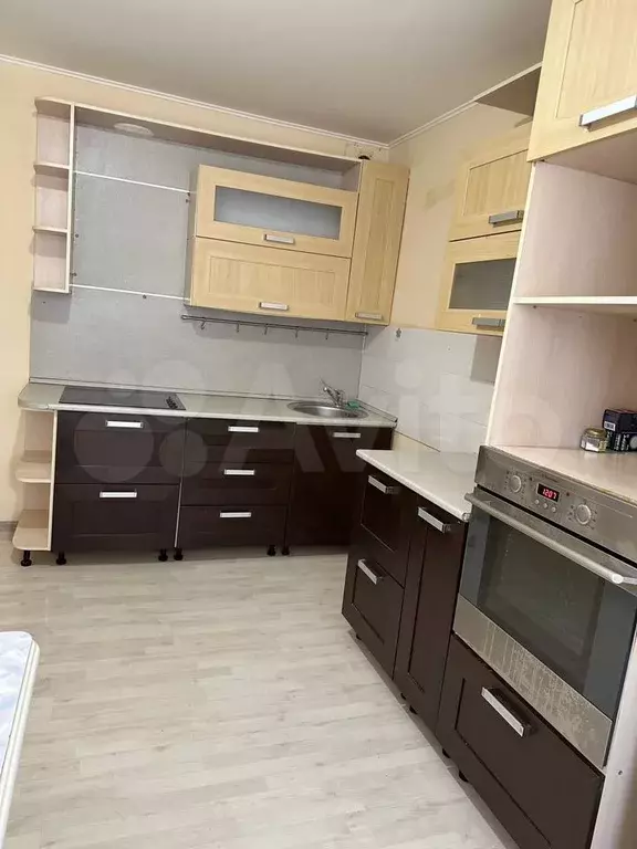 2-к. квартира, 60 м, 1/10 эт. - Фото 0