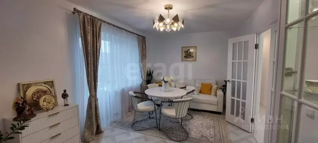 3-к кв. Тюменская область, Тюмень ул. Республики, 94 (54.6 м) - Фото 1