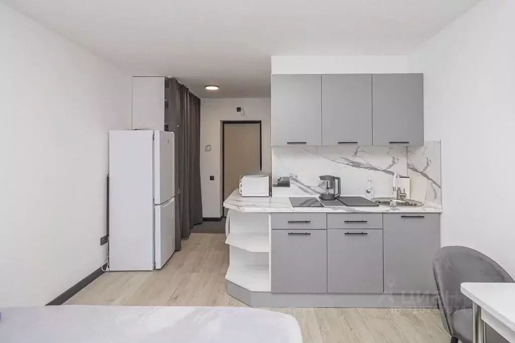 Студия Тюменская область, Тюмень ул. Мельникайте, 83 (22.0 м) - Фото 1