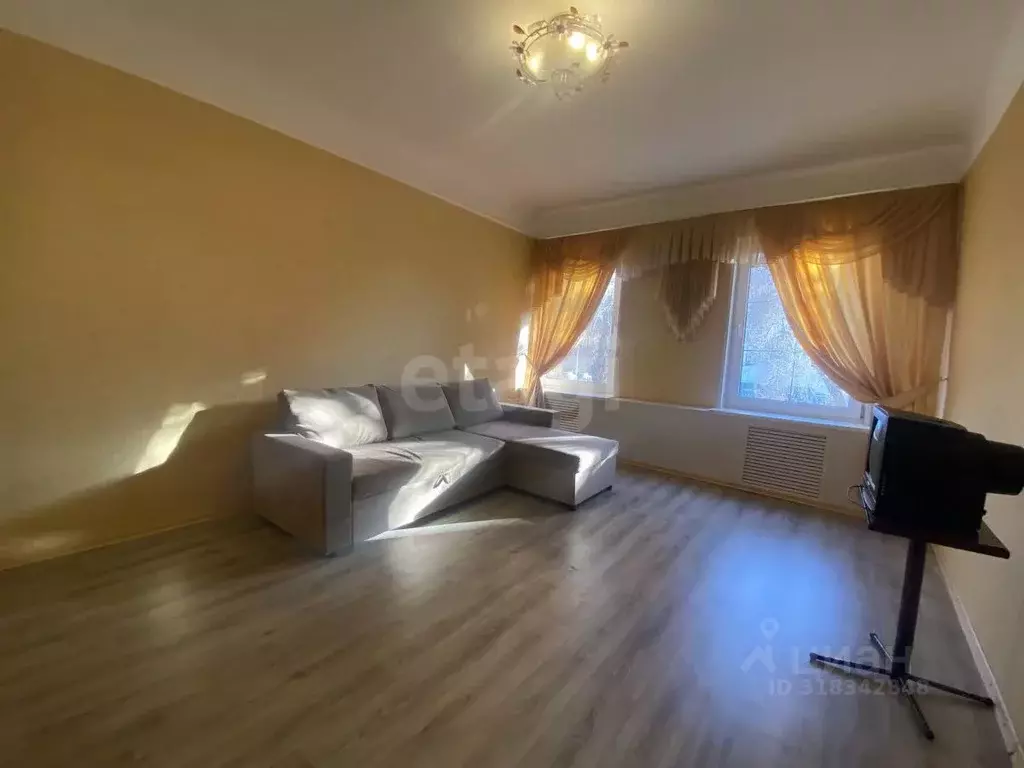 3-к кв. Оренбургская область, Оренбург ул. Аксакова, 14 (70.0 м) - Фото 0