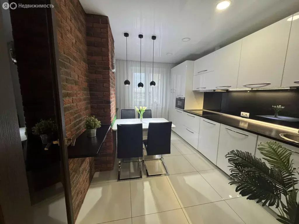 3-комнатная квартира: Кунгур, улица Каширина, 24А (68 м) - Фото 2