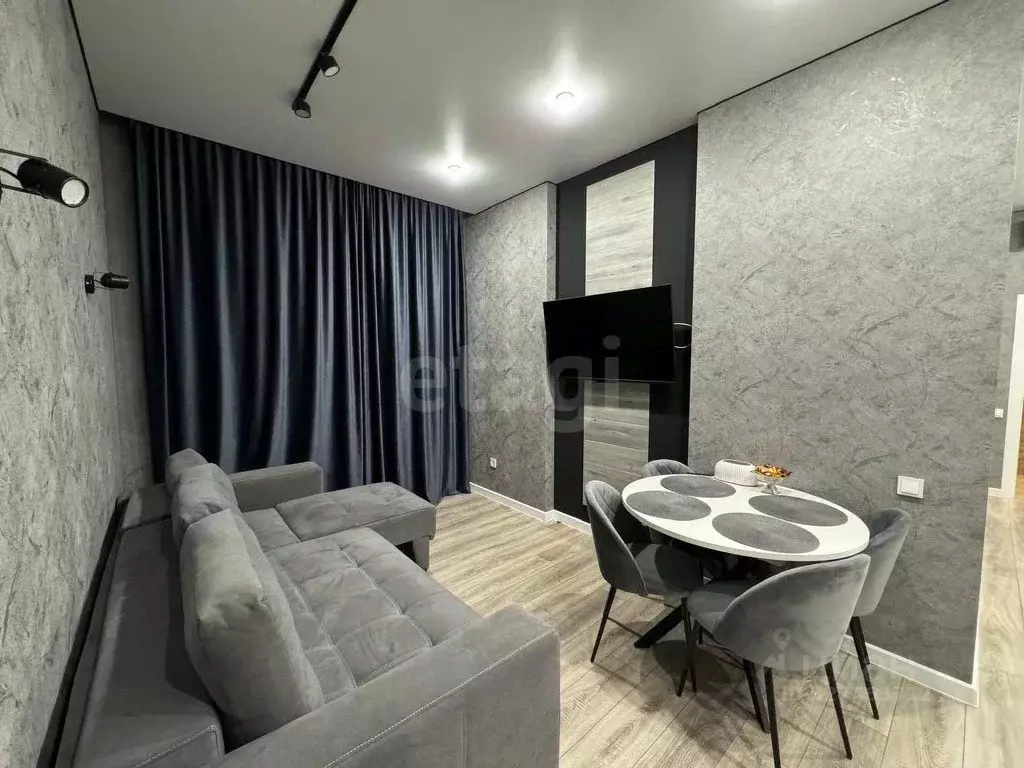 2-к кв. Тюменская область, Тюмень ул. Сергея Свиридова, 7 (60.2 м) - Фото 1