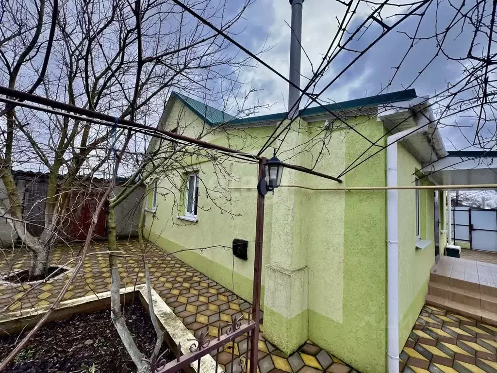 Дом в Крым, Сакский район, Митяевское с/пос, с. Шелковичное ул. ... - Фото 0