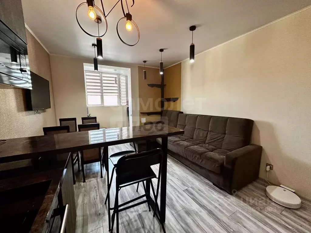 1-к кв. Оренбургская область, Оренбург Уральская ул., 2/18 (46.7 м) - Фото 1